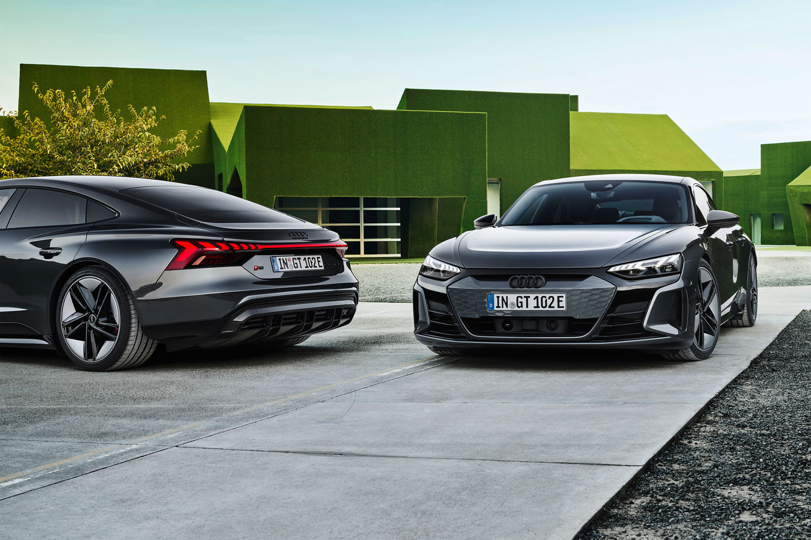 Audi rs e tron shop gt vs tesla