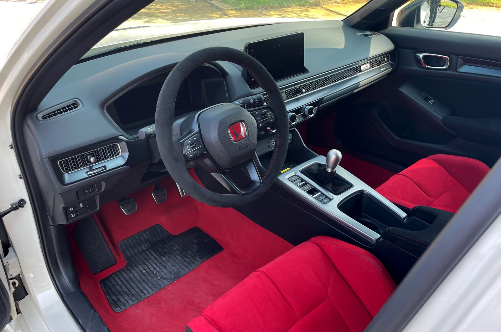 2023 Honda Civic Type R Interior Dimensions: Seating, Cargo Space & Trunk  Size - Photos | CarBuzz