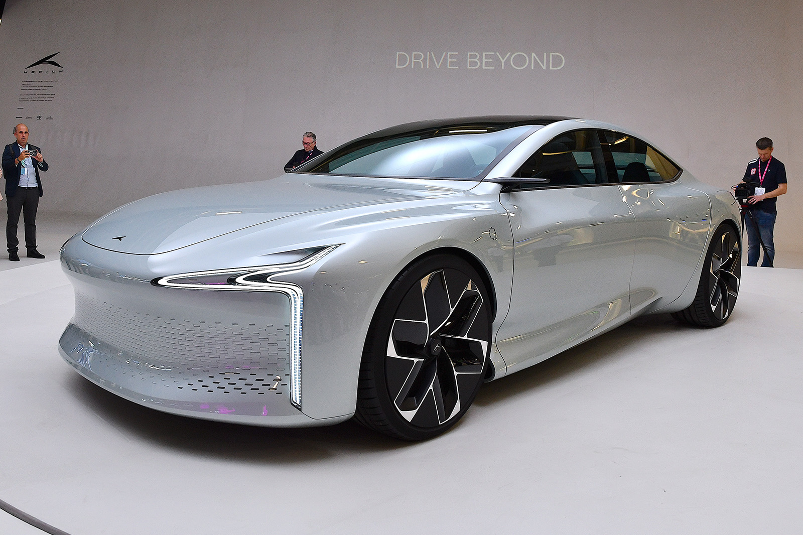 Hopium Machina is luxury FCEV with 620-mile range