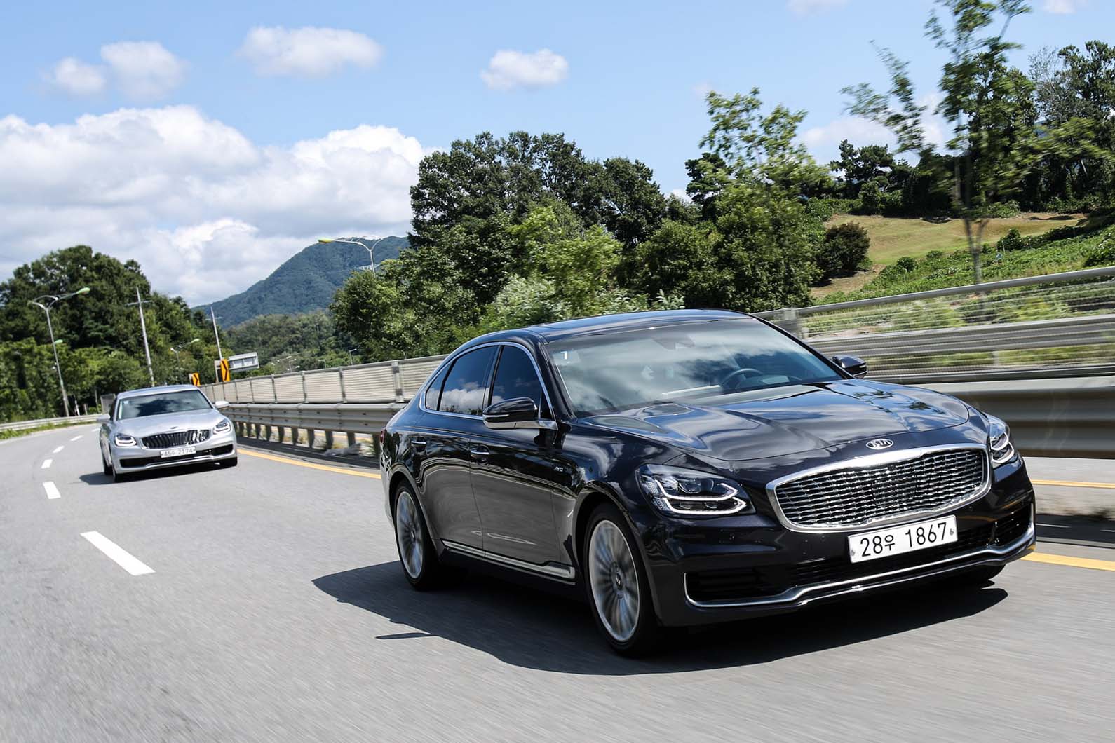 Driving the Kia K900 - Korea's answer to the S-Class | Autocar