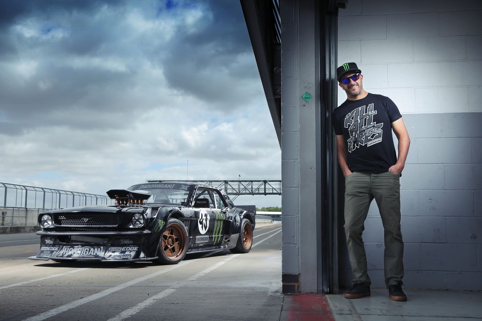 [Obrázek: ken-block-with-hoonigan-ford-mustang.jpg]