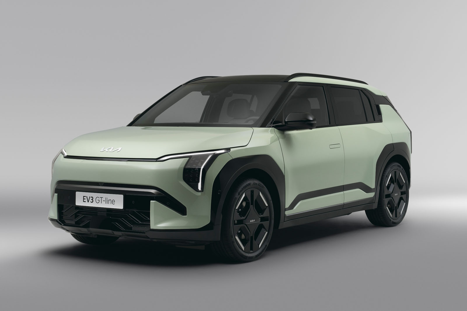 تم الكشف عن سيارة Kia EV3 كسيارة دفع رباعي كهربائية بسعر أقل من 30 ألف جنيه إسترليني بمدى يصل إلى 373 ميلاً