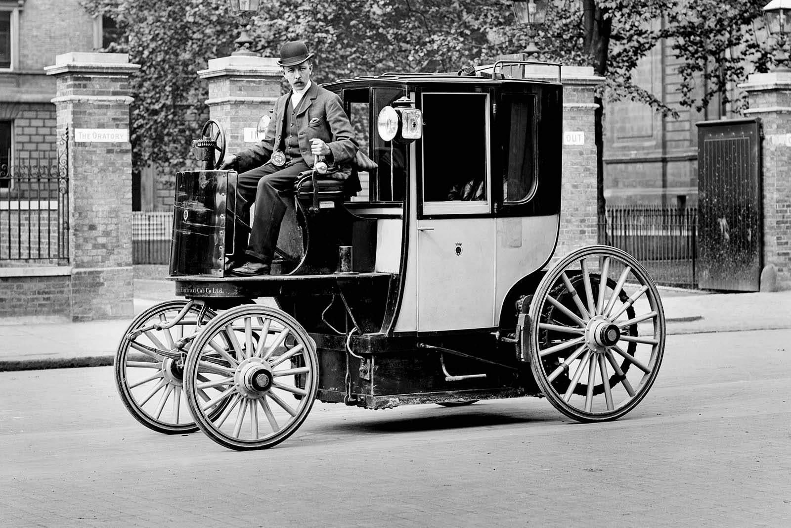 First discount electric taxi
