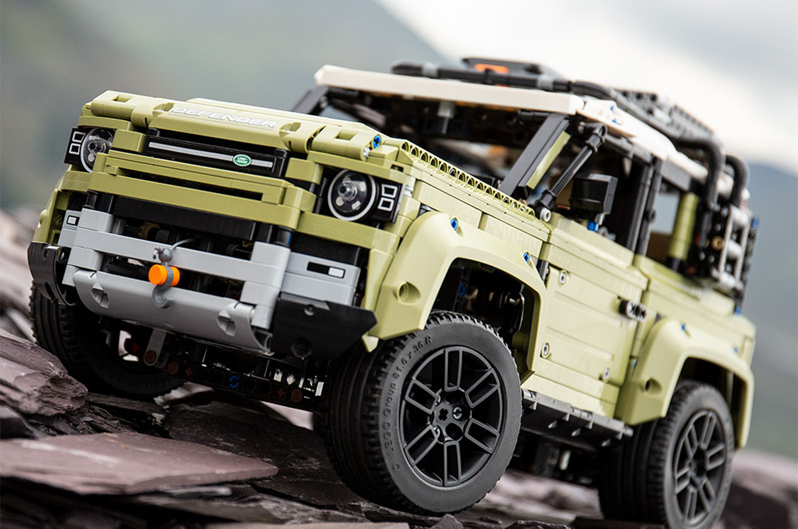 New Land Rover Defender available as 2573-piece Lego Technic kit