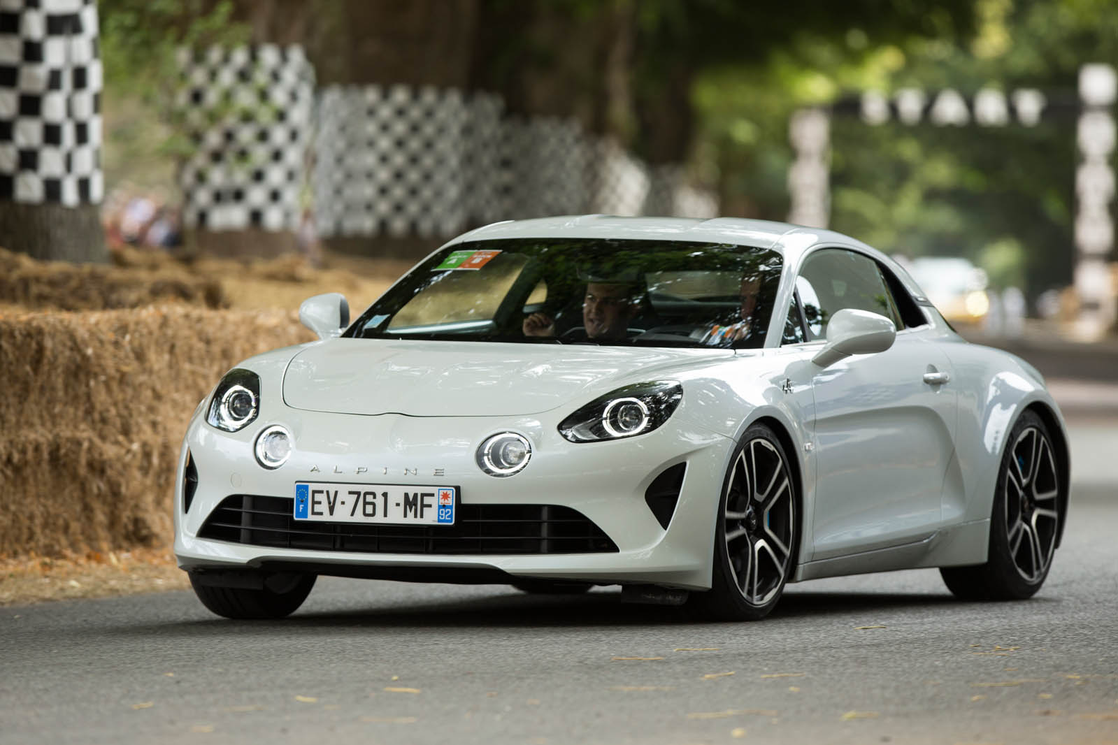 goodwood-2018-alpine-a110-pure-and-legende-take-to-the-hill-climb