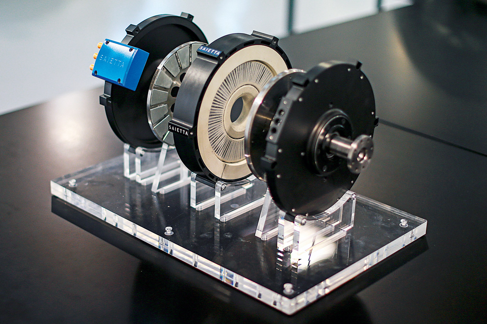 Comparison of axial flux and radial flux machines for the use in