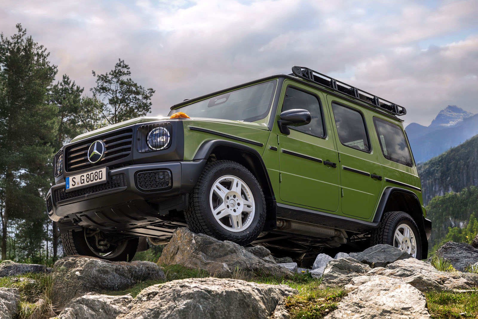 New Mercedes-Benz G-Class harks back to 1980s ancestor