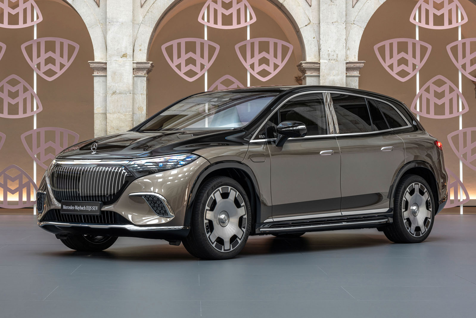 Mercedes Maybach EQS SUV Is Luxury Brand s First EV Galaxyconcerns