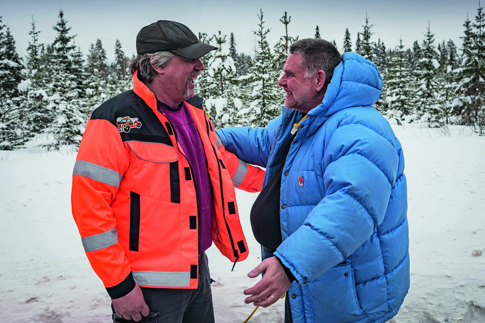 mercedes_esc_inventor_frank_werner_mohn_right_meets_tow_truck_driver_tommy_bjurstrom_left_after_29_years_1 taciki.ru