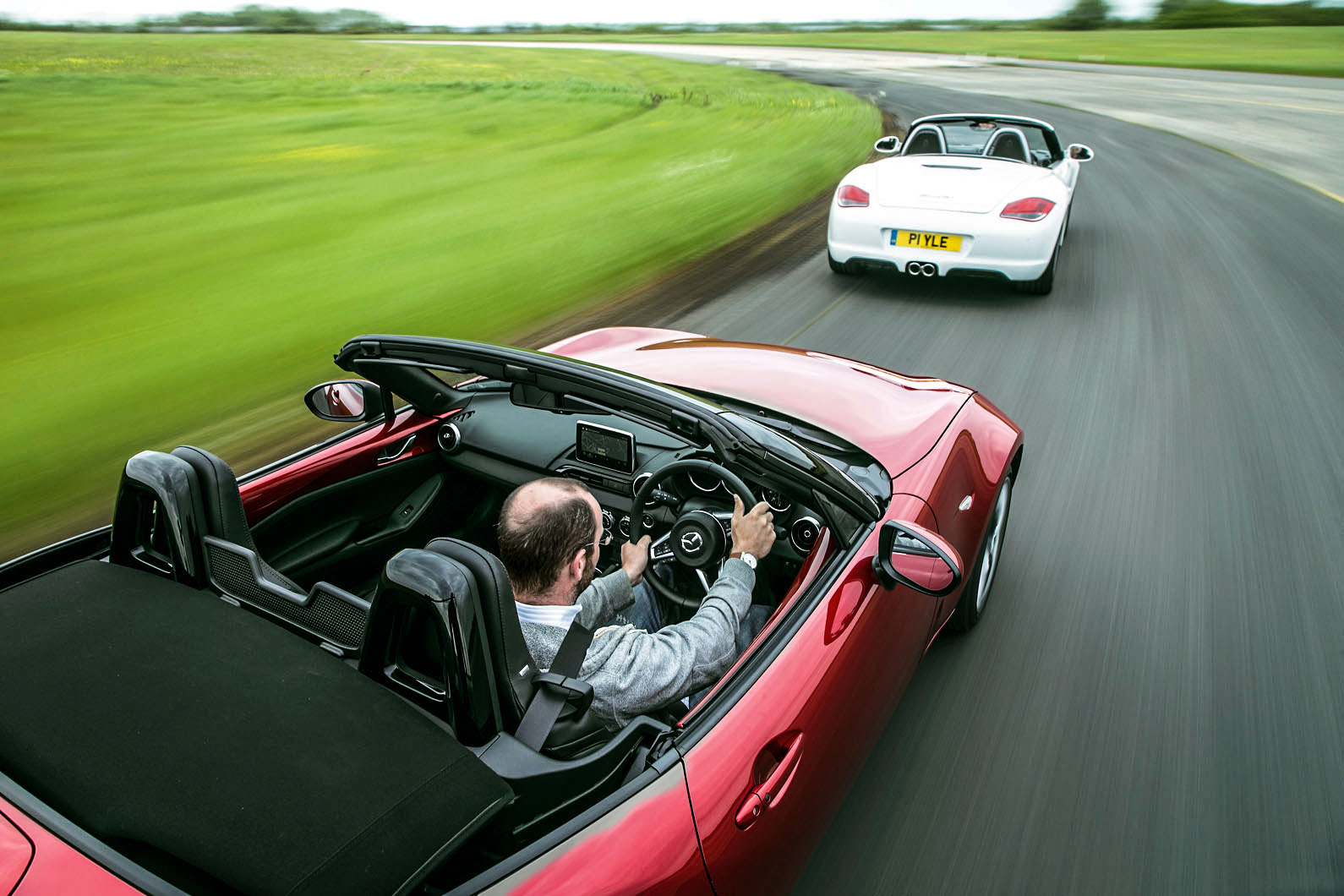 N v u boxster vs mx 5 083