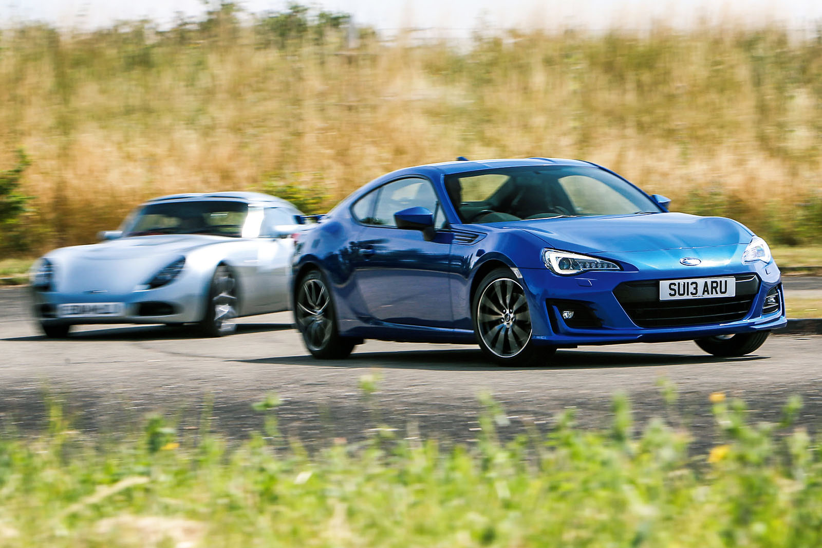 Subaru BRZ 对比 TVR T350，3万英镑性能跑车对决