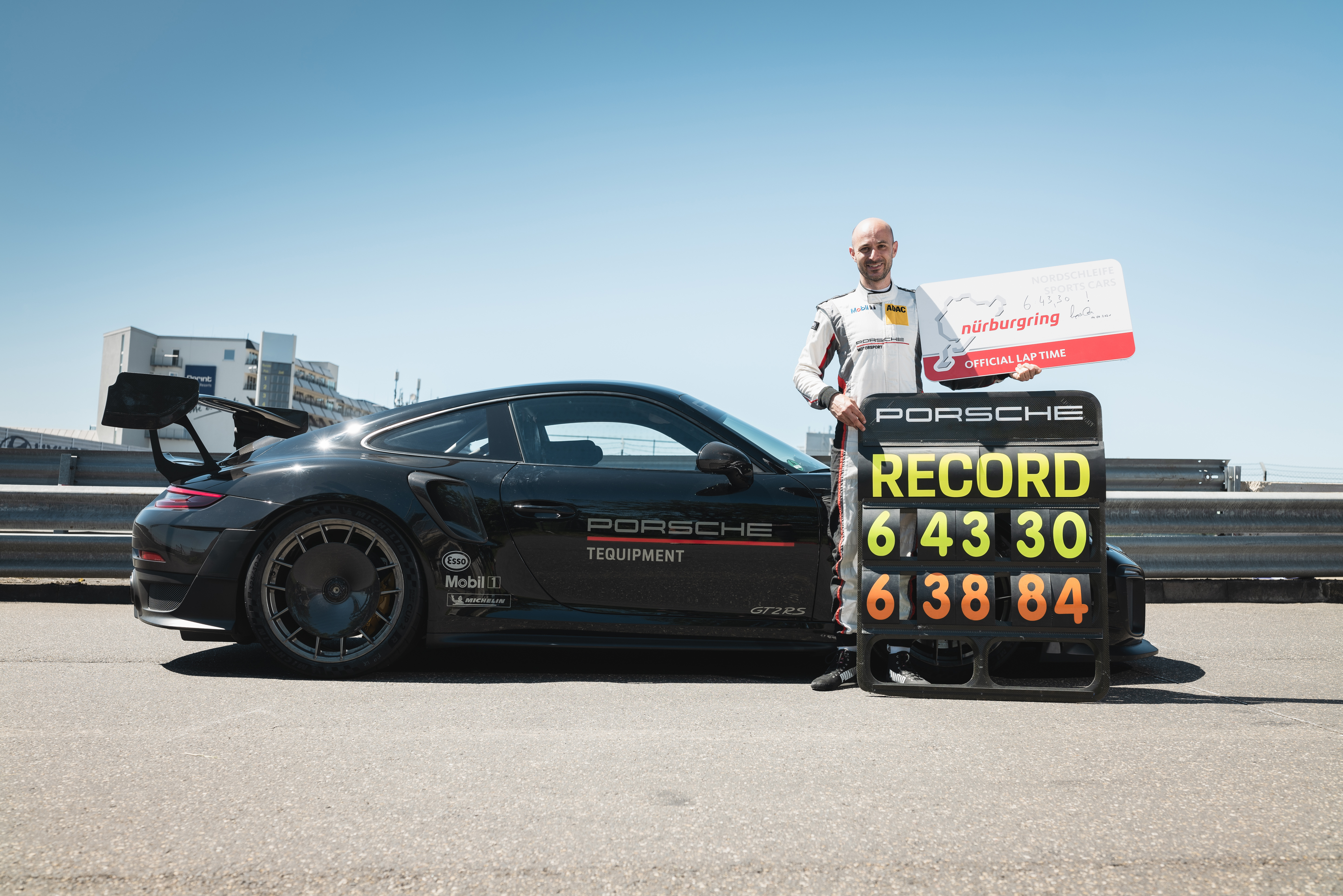Porsche breaks Nurburgring production car lap record 1 p1100156