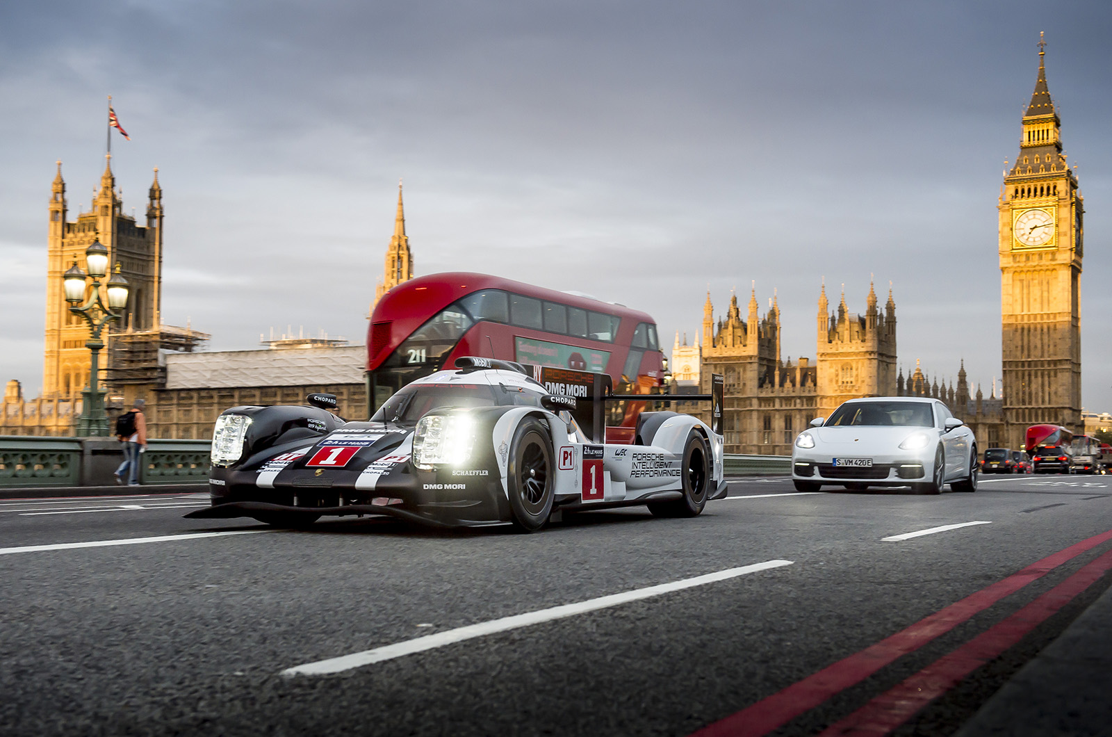 Video Porsche 919 Hybrid racing car performs London street demo Autocar
