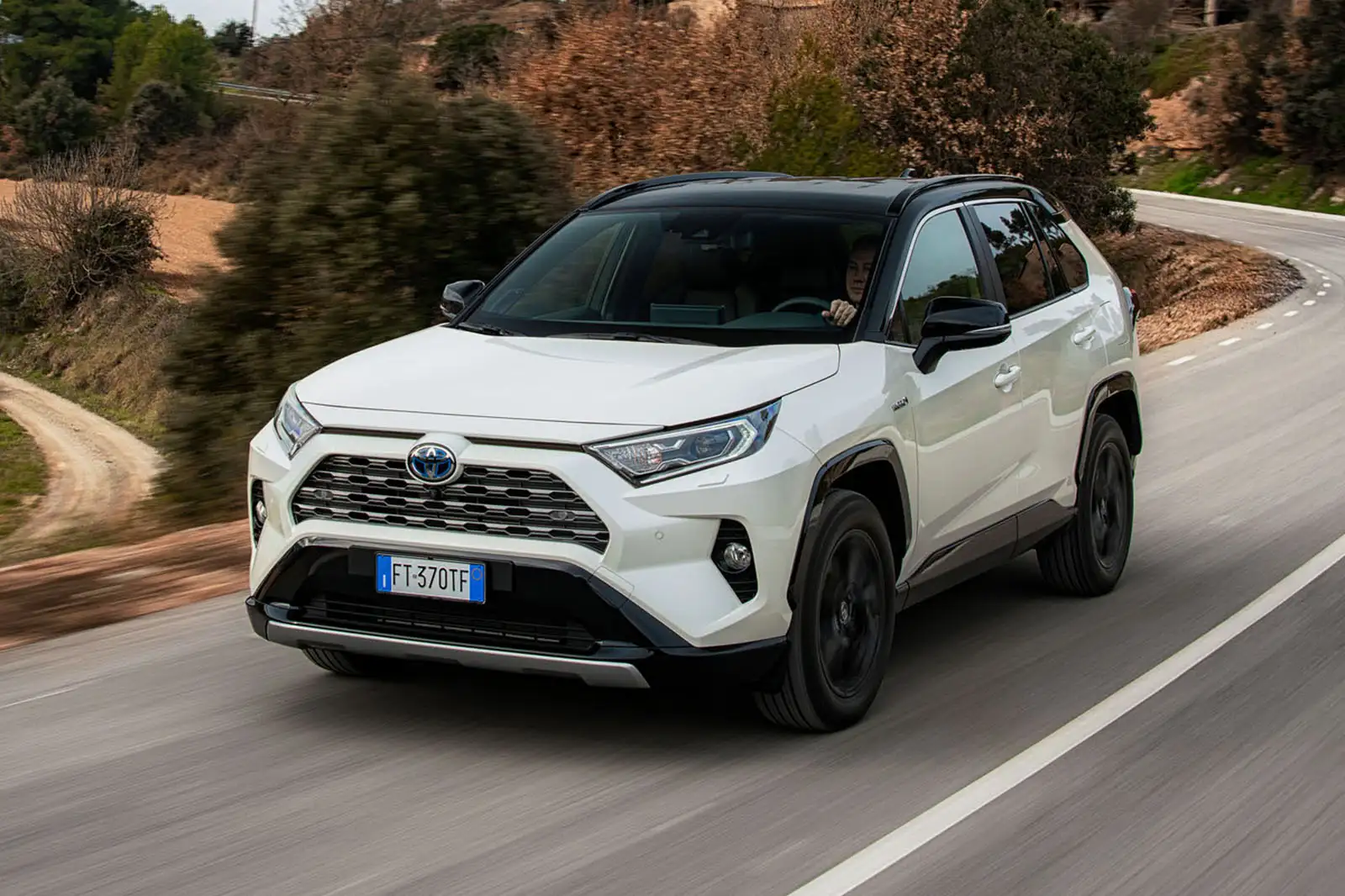 toyota-rav4-dynamic-fwd-2019-review-autocar