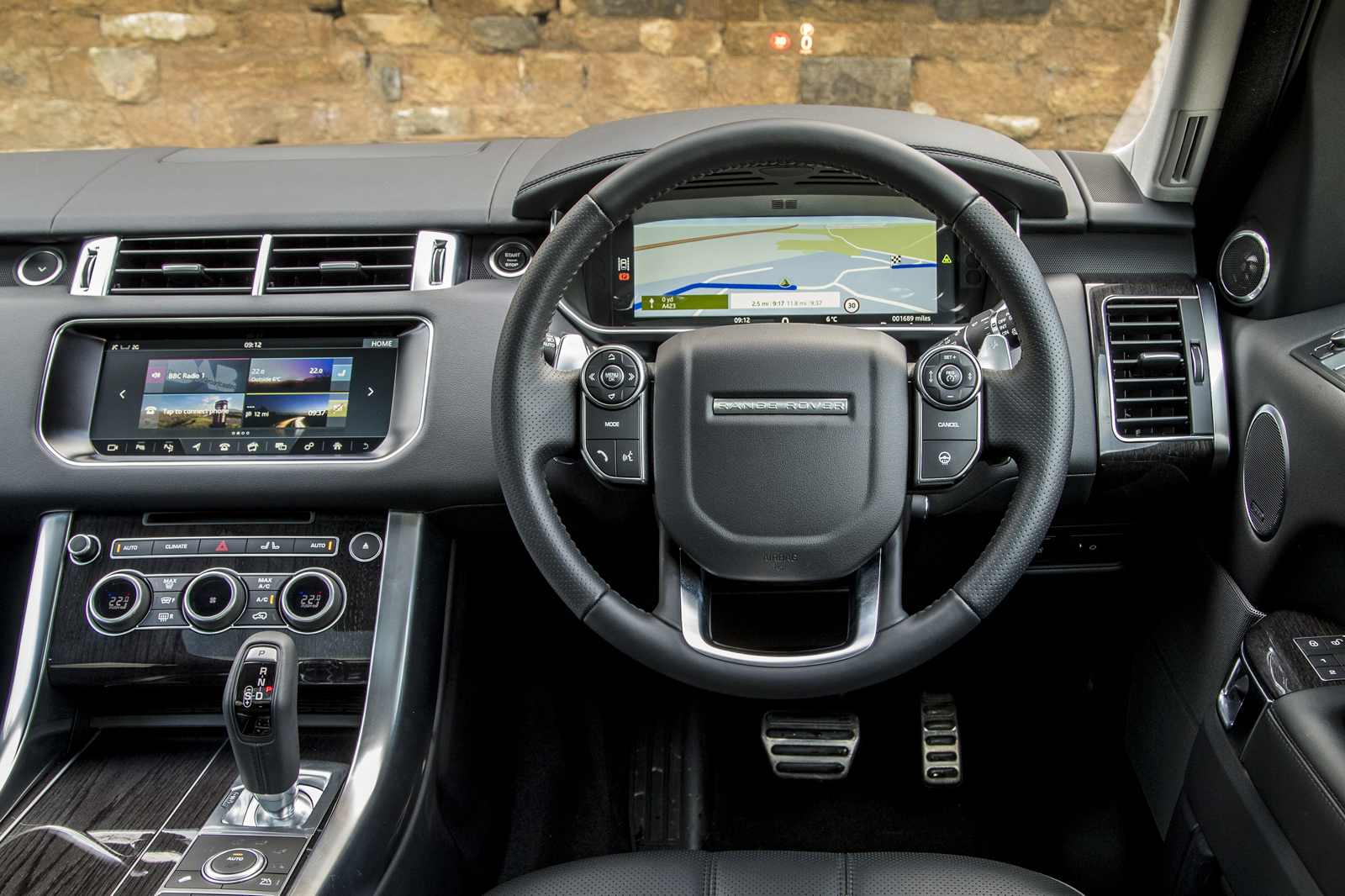File:2017 Land Rover Range Rover Autobiography LWB Interior.jpg - Wikimedia  Commons