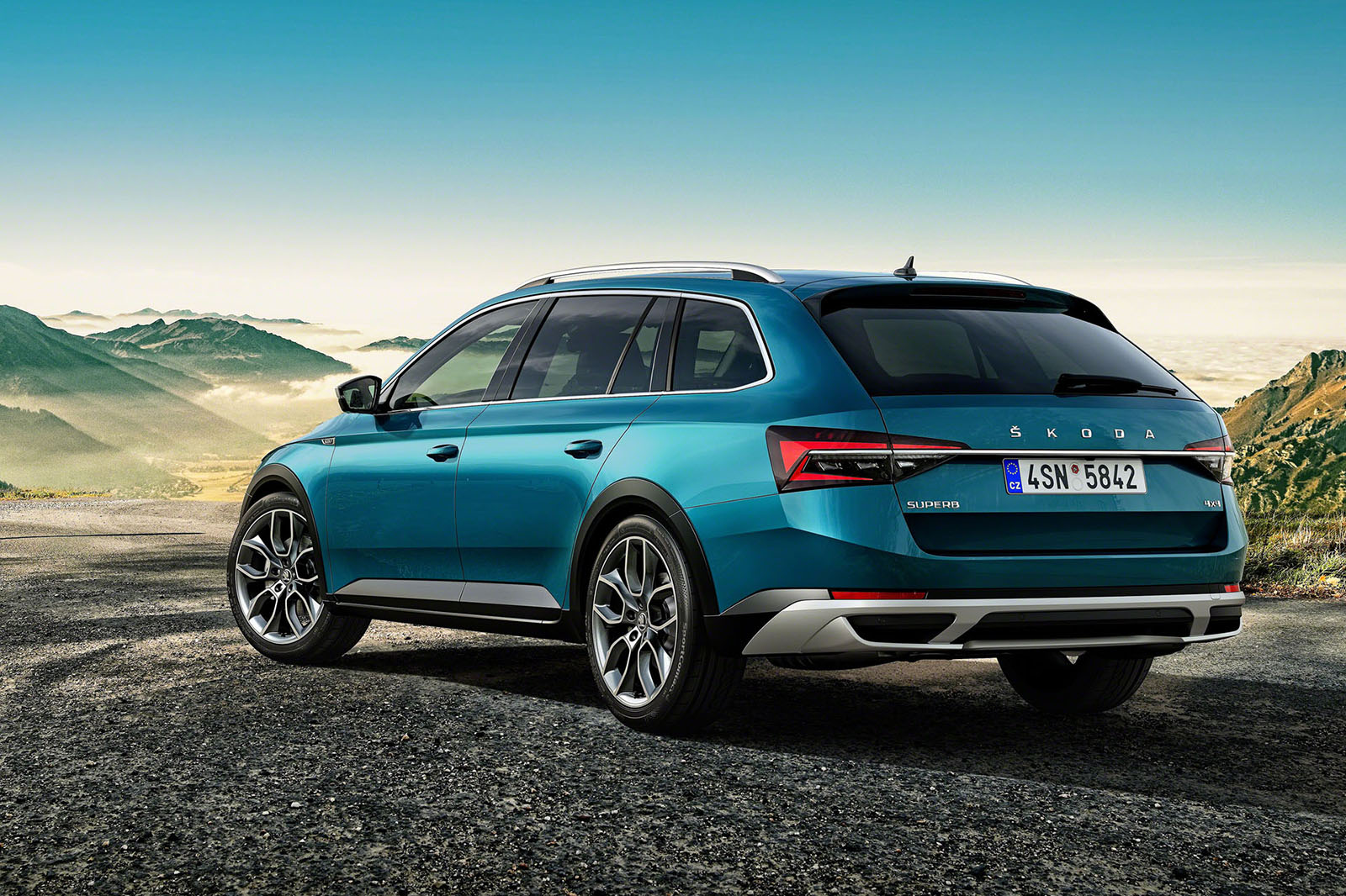 Skoda superb scout plug sales in hybrid