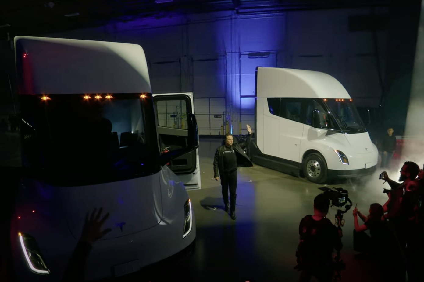 Tesla Semi: long-delayed electric HGV arrives with 500-mile range Tesla Semi: long-delayed electric HGV arrives with 500-mile range