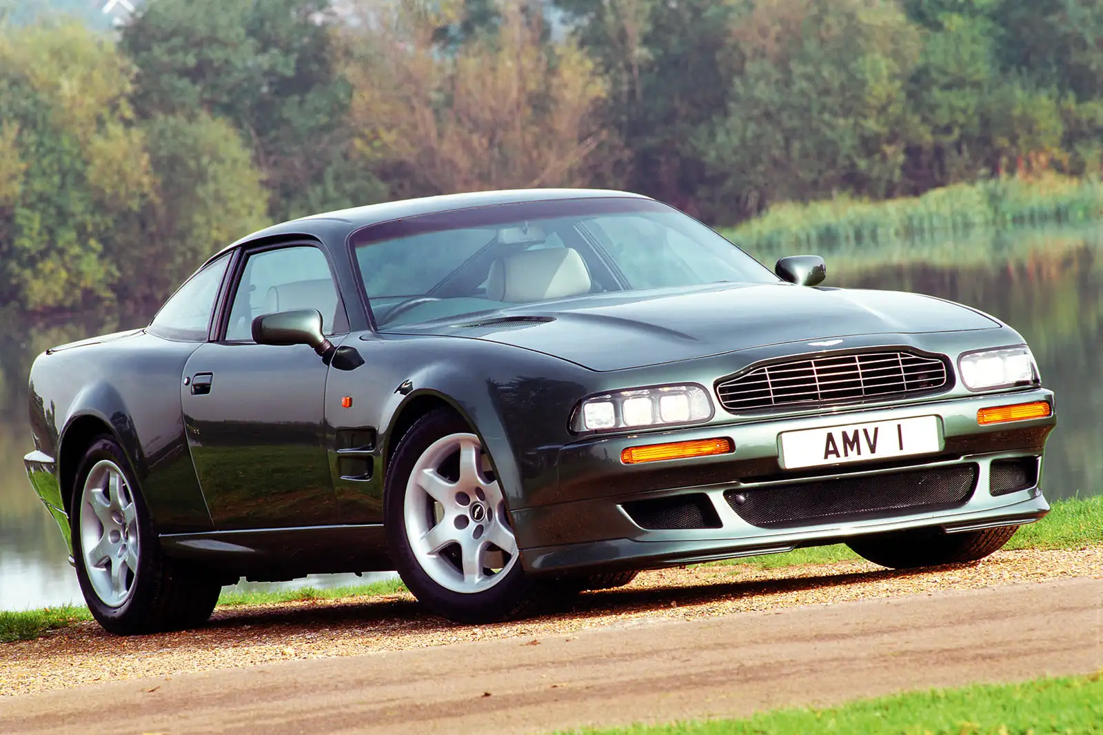 V8 vantege 93