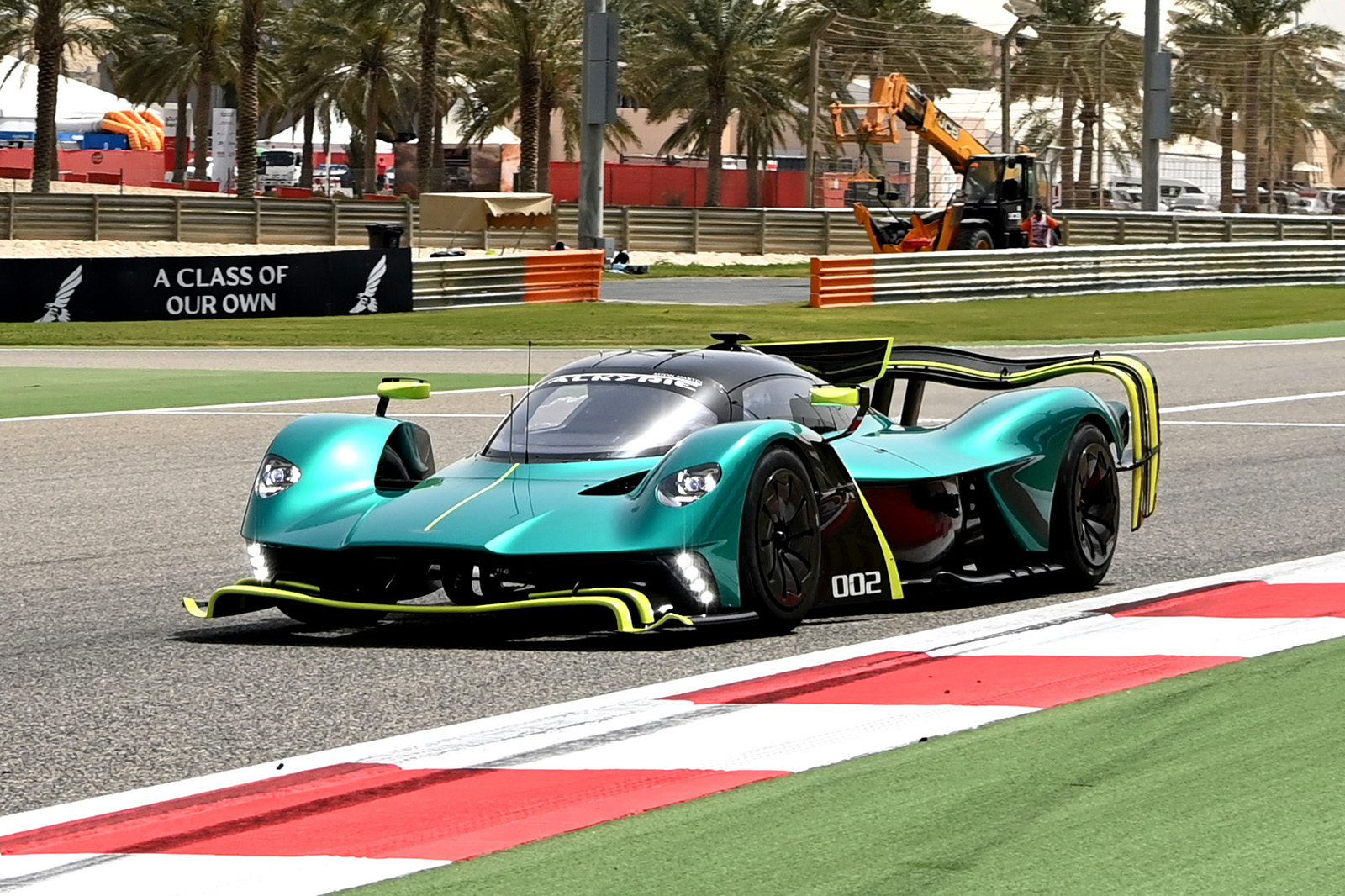 Aston Martin Valkyrie AMR Pro má dynamický debut v Bahrajne