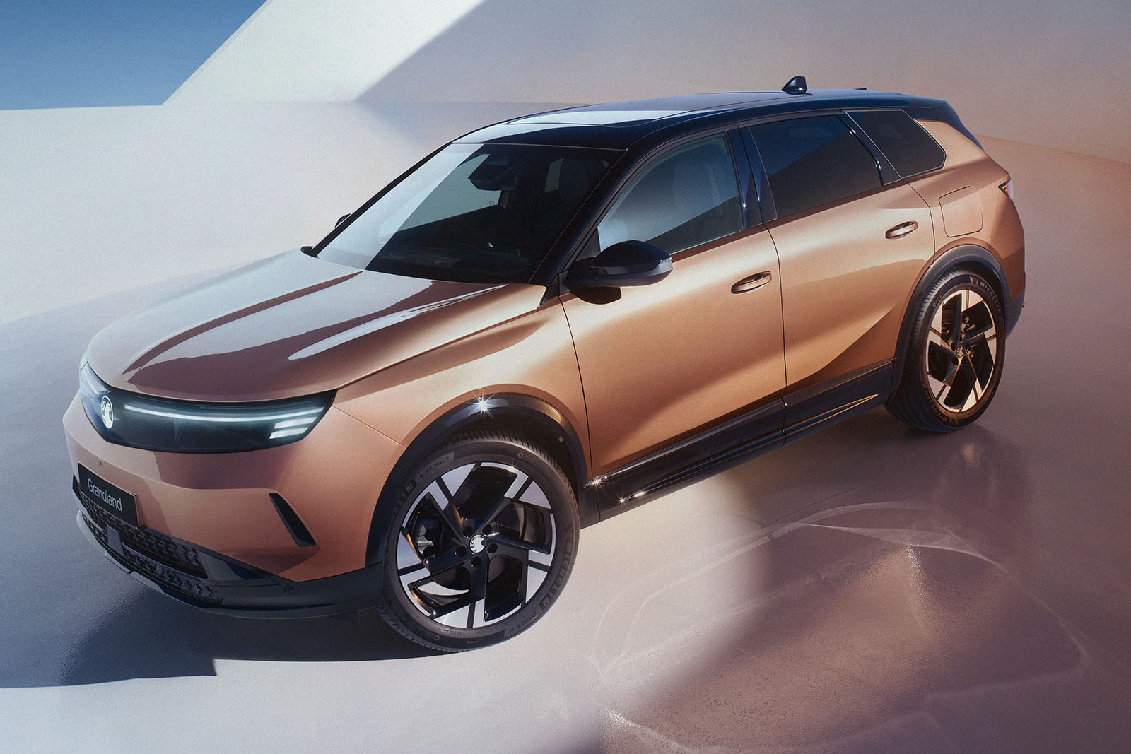 Bigger, bolder Vauxhall Grandland brings 325-mile EV for £41k | Autocar