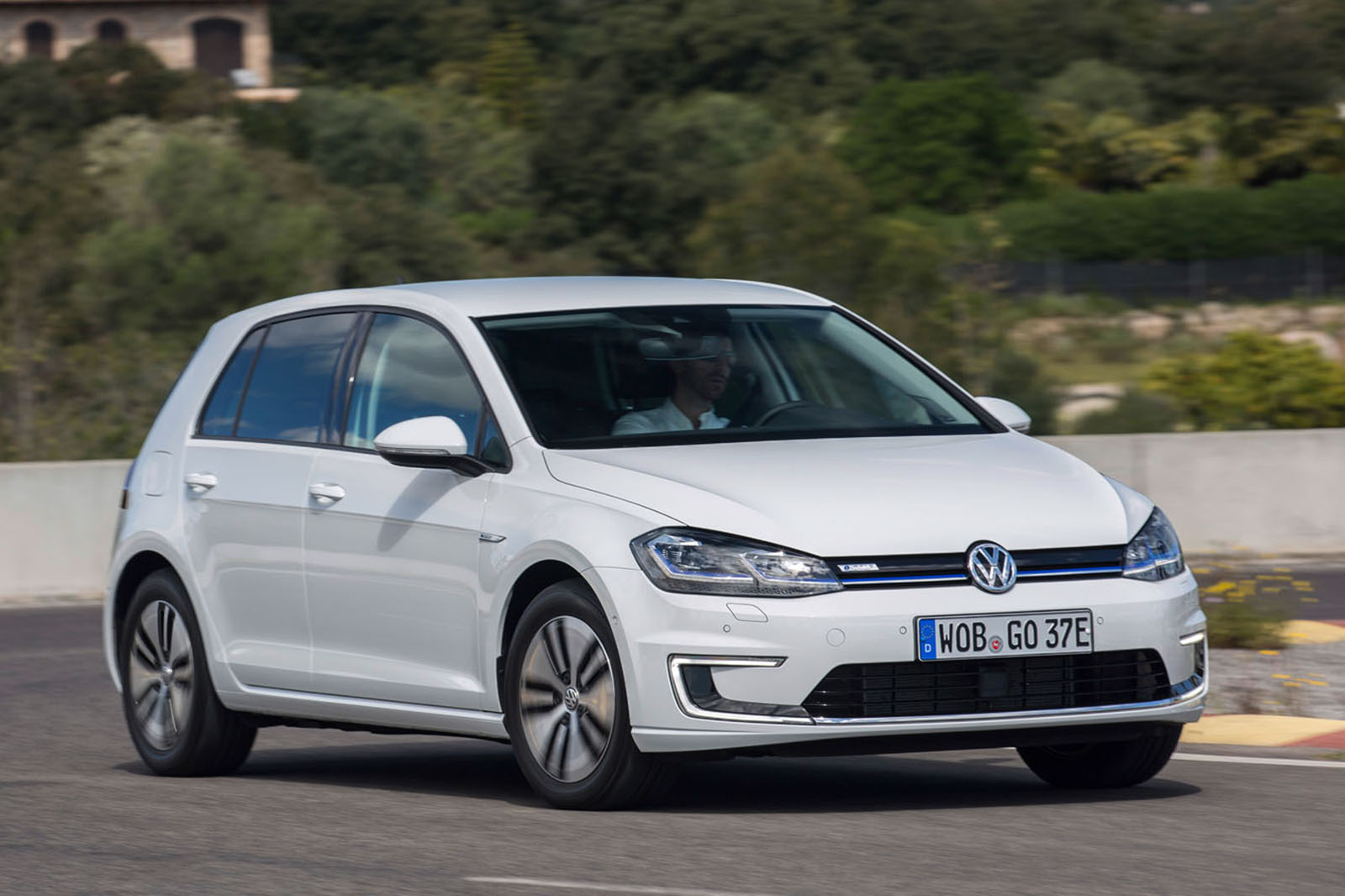 Volkswagen eGolf 2017 review Autocar