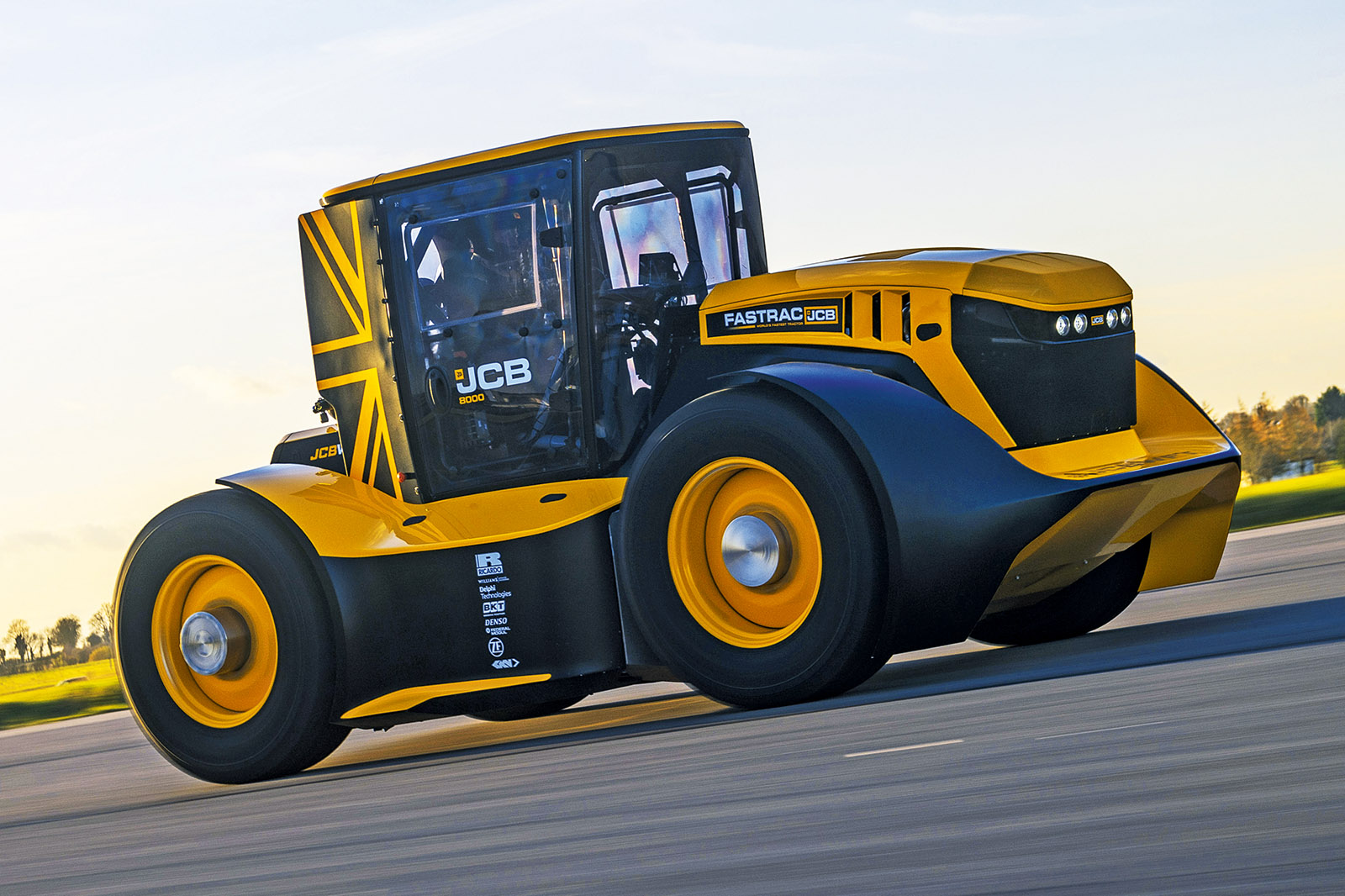 The JCB Fastrac 2 The World’s fastest tractor, 247km/h MyBroadband