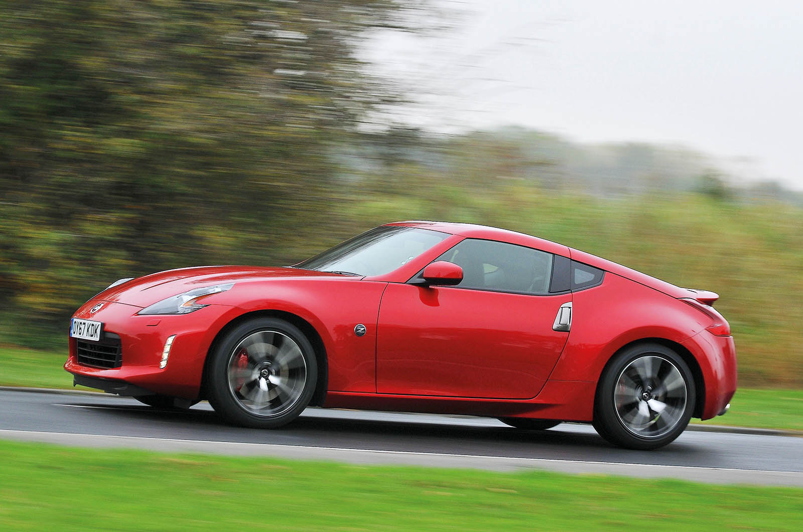 Nissan Sports Car Images