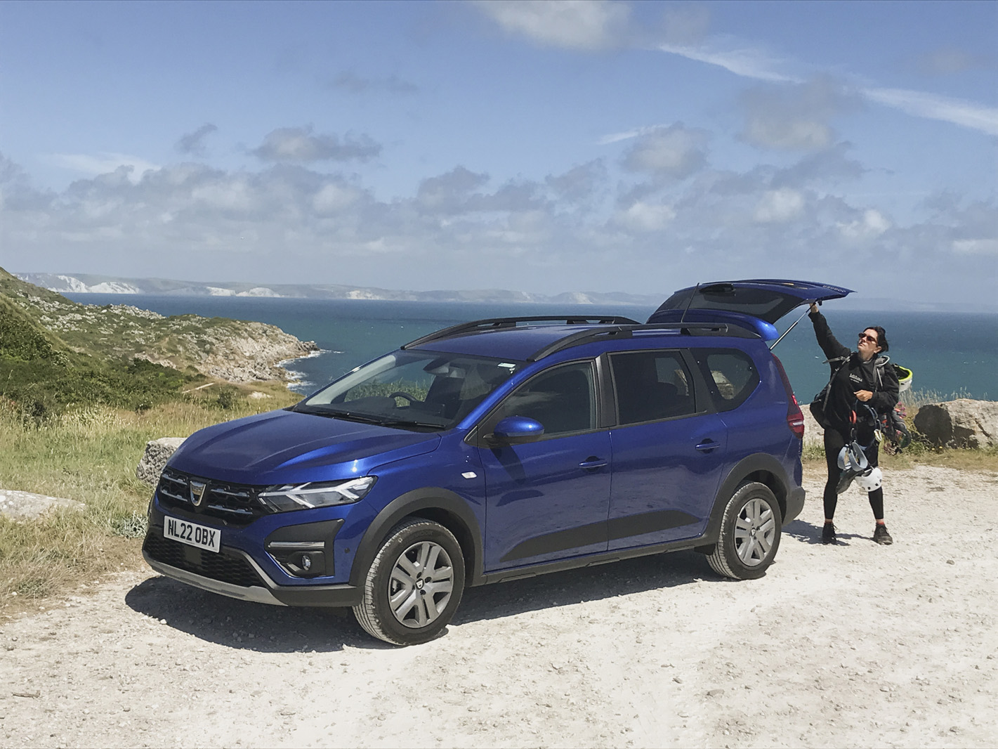 Dacia Jogger, with 7 seats and low price, enters hot compact SUV segment