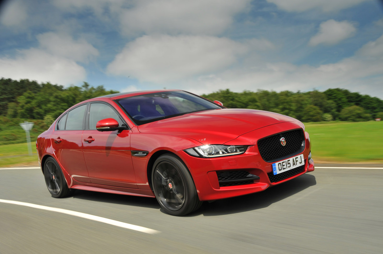 Attent plannen Donder Jaguar XE Review (2022) | Autocar