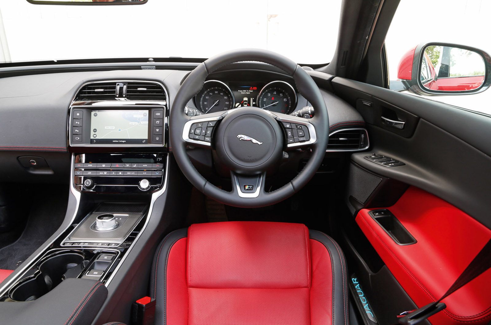 Jaguar XE dashboard