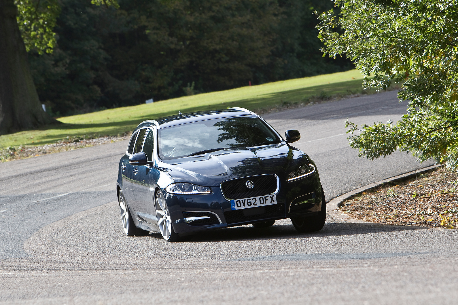 Jaguar XF Sportbrake cornering