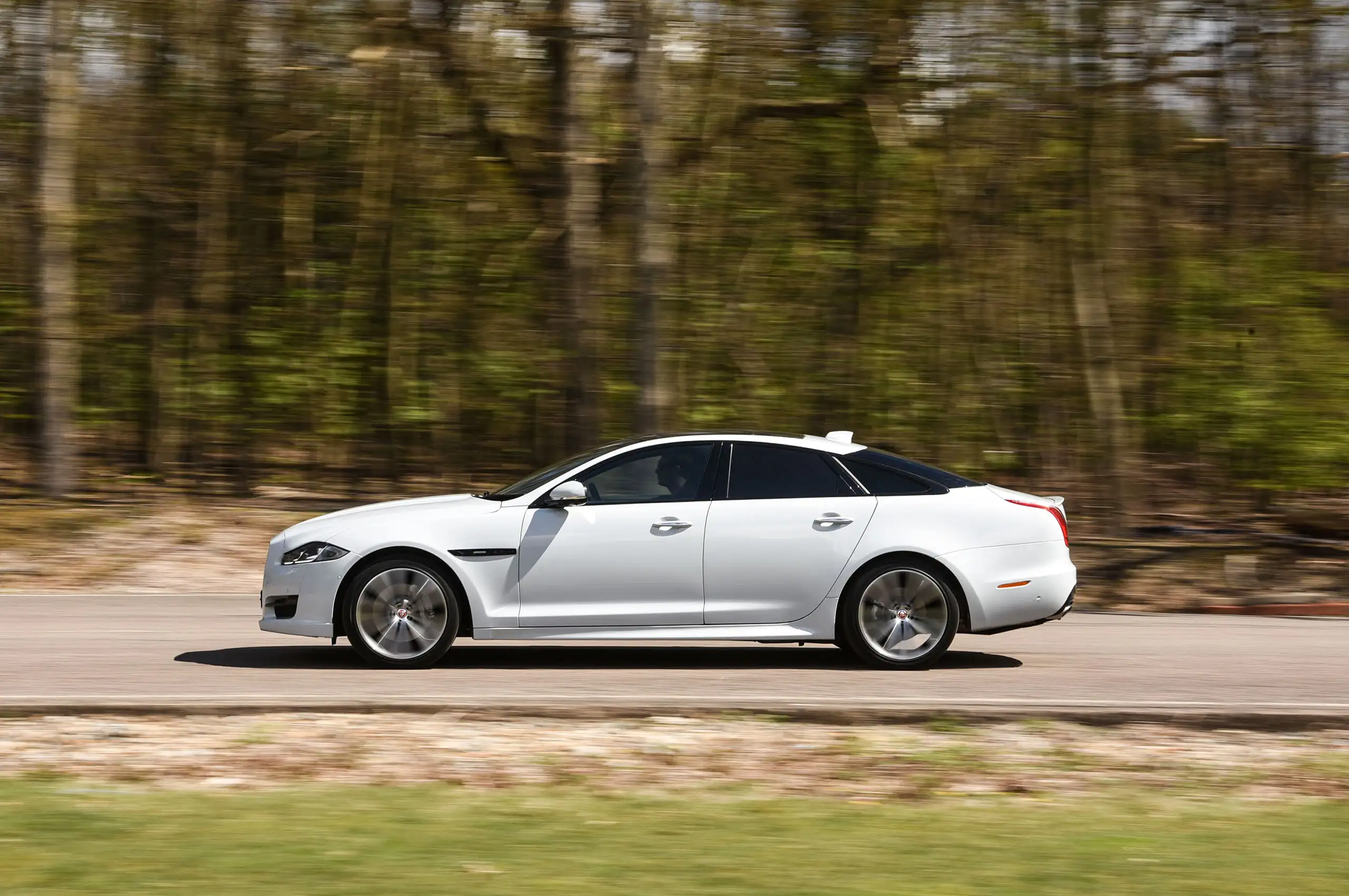 Jaguar XJ side profile