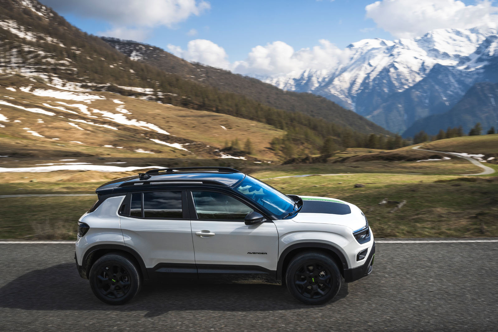 Jeep Avenger 4xe 2025 Review pan 13