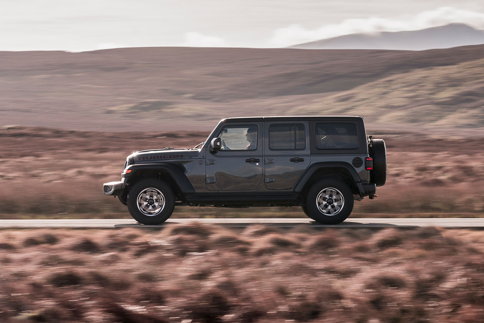 jeep wrangler review 2024 02 panning side jeep wrangler review 2024 02 panning side
