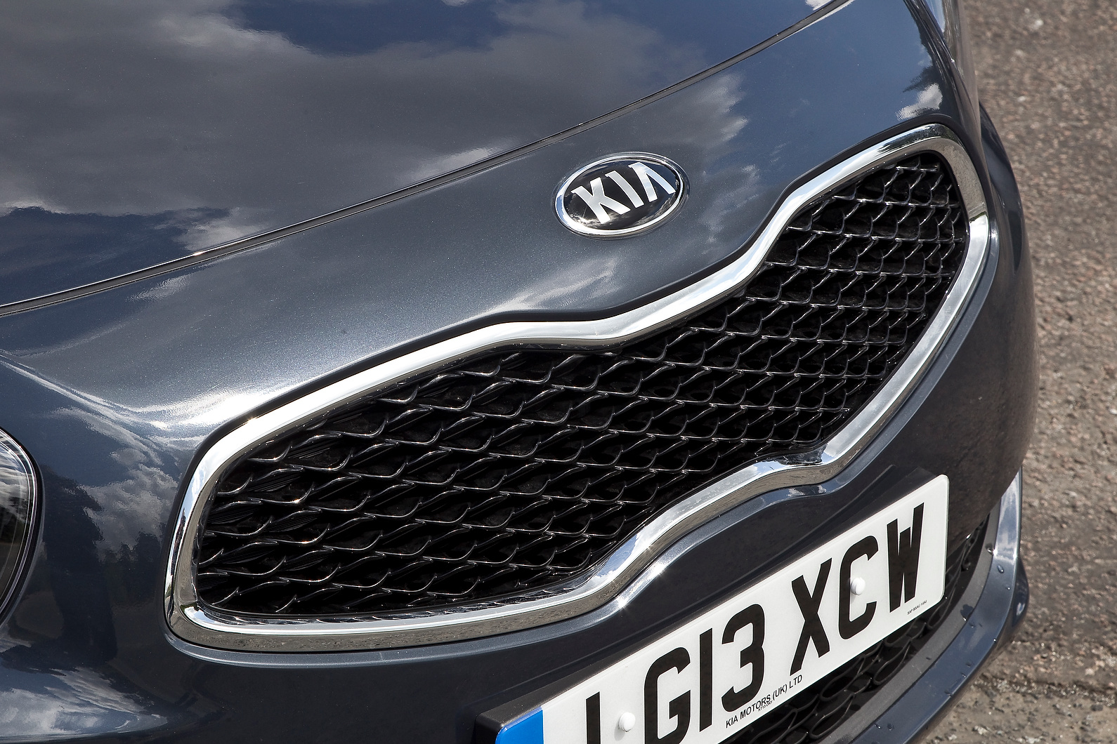 Kia Carens front grille