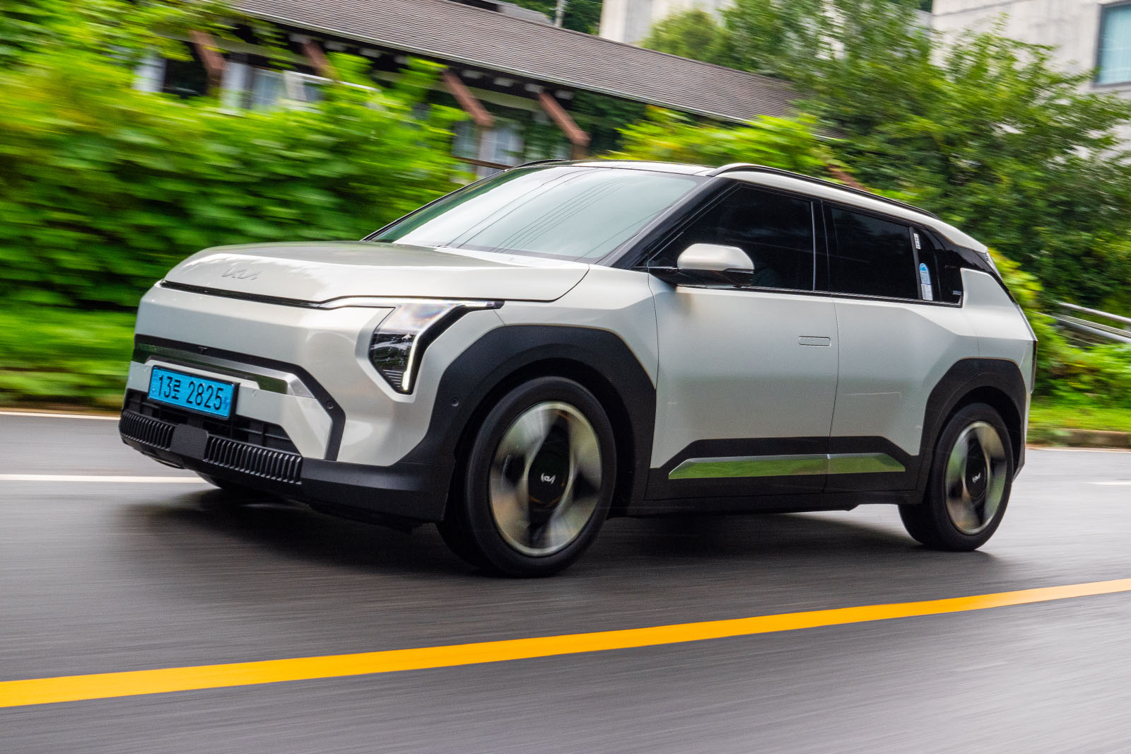 Kia EV3 en revue 2024 01 front tracking Kia EV3 avis 2024 01 front tracking