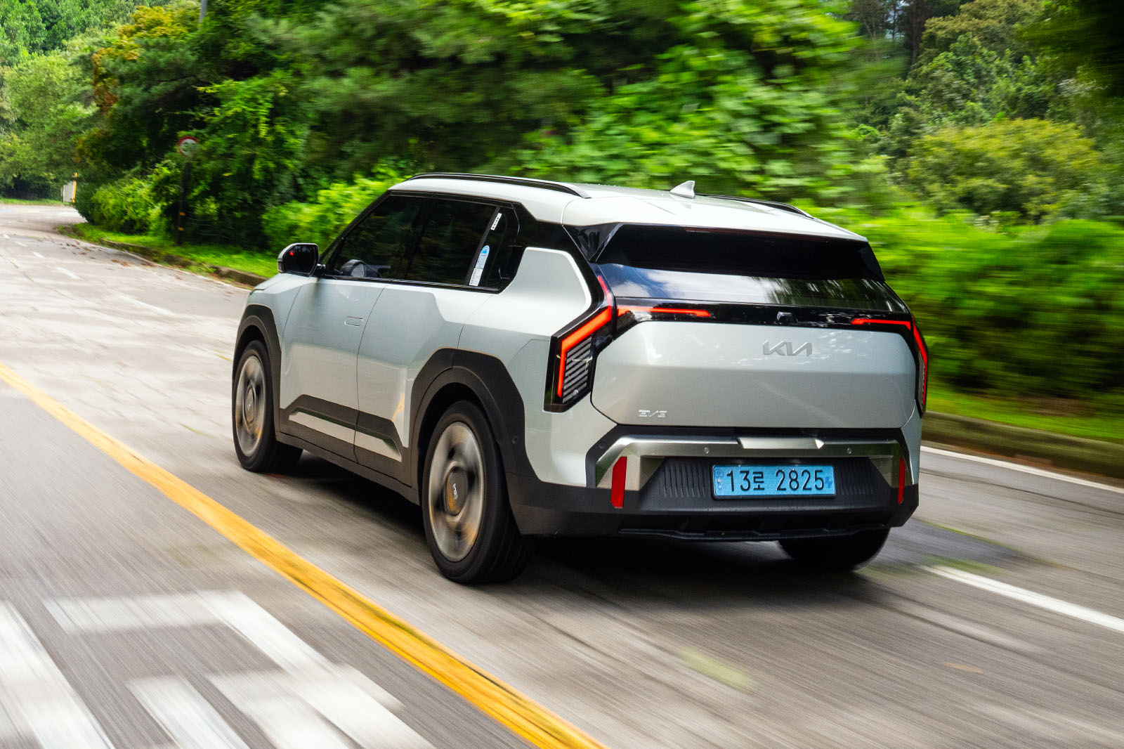 Kia EV3 avis 2024 02 suivi arrière Kia EV3 avis 2024 02 rear tracking