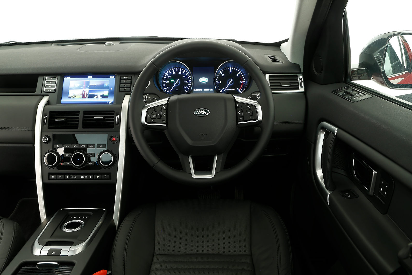 A look from the driver's point of view of the Land Rover Discovery Sport
