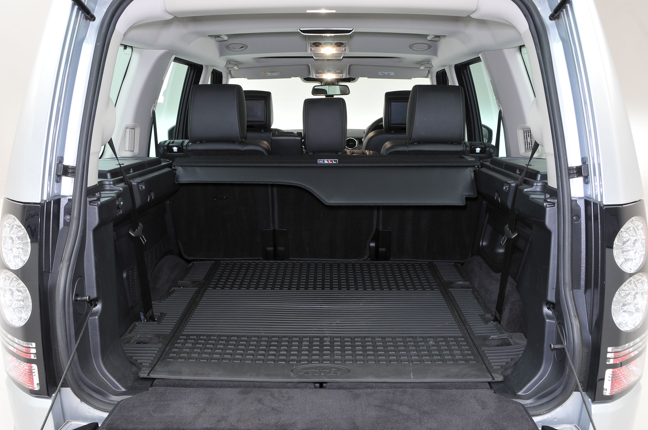 Land rover discovery boot space discount