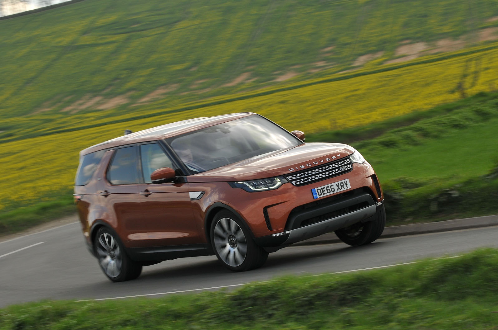 Land Rover Discovery front quarter