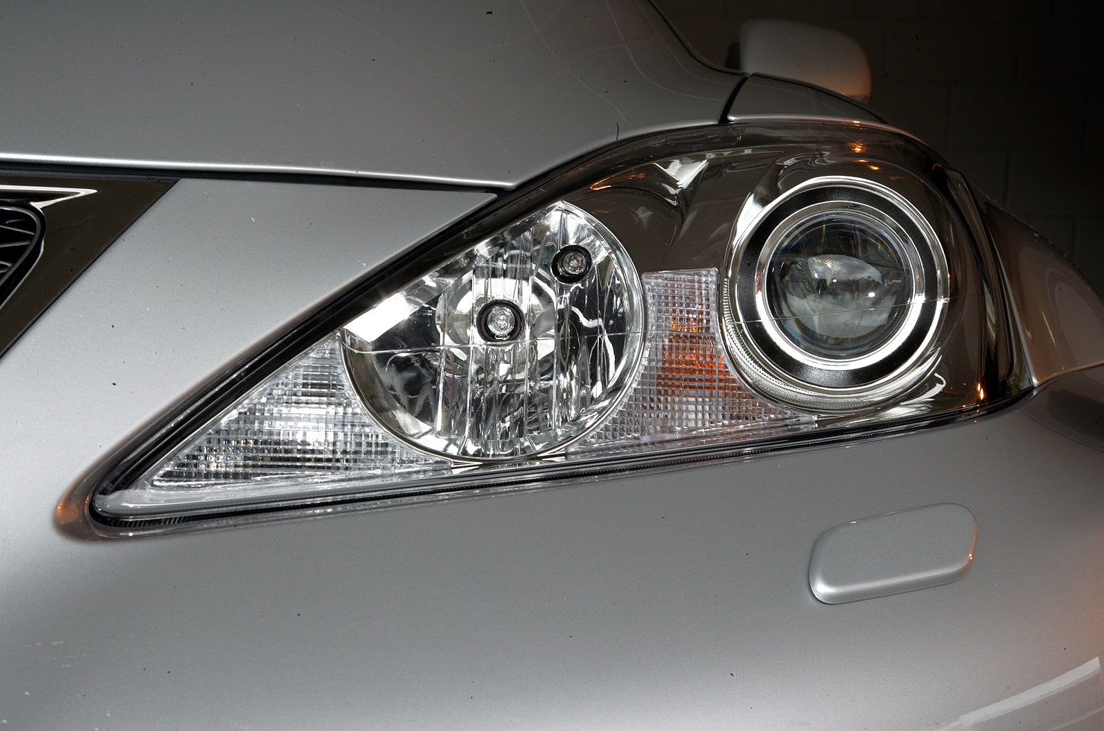 Lexus IS-F bi-xenon headlights