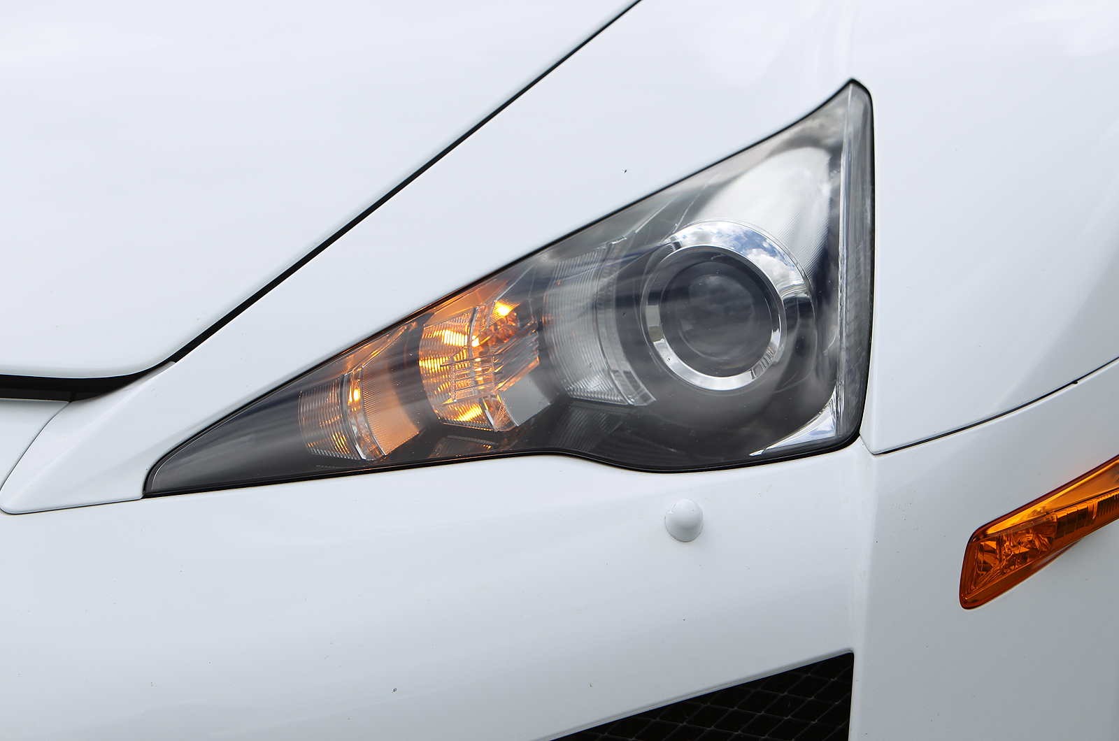 Lexus LFA triangular headlights