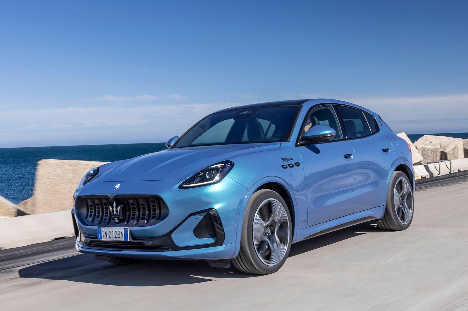 maserati grecale foglore review 2024 09 tracking front maserati grecale foglore review 2024 09 tracking front