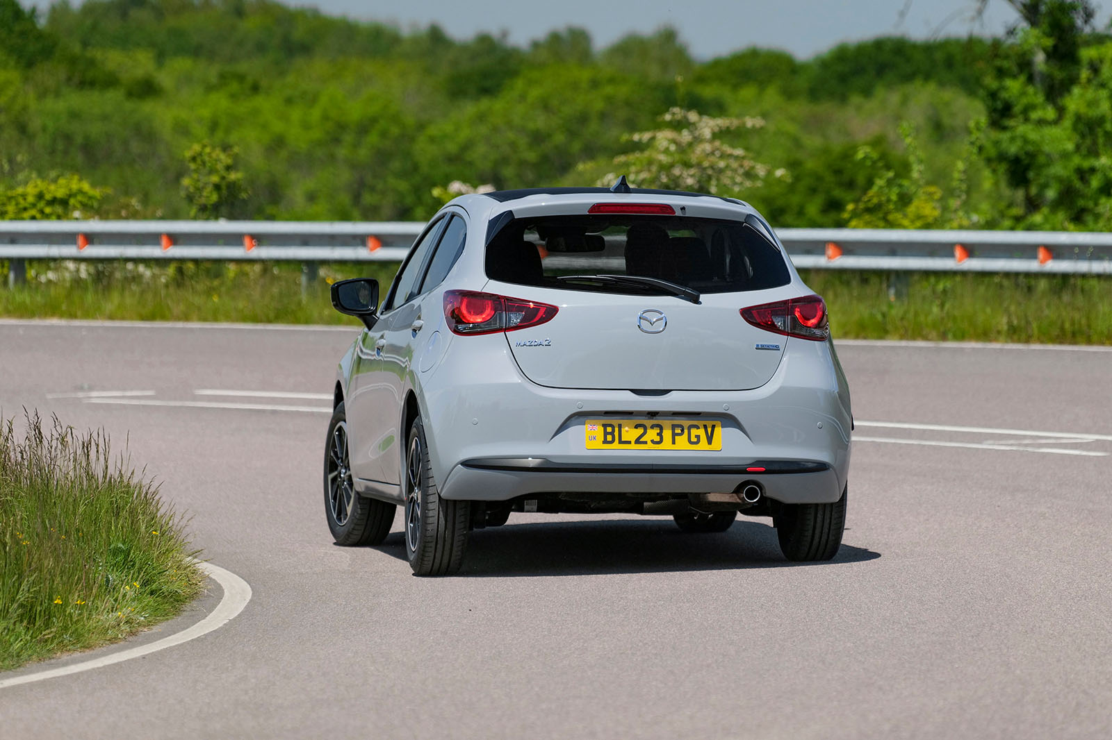 mazda 2 avis 2023 02 virage arrière