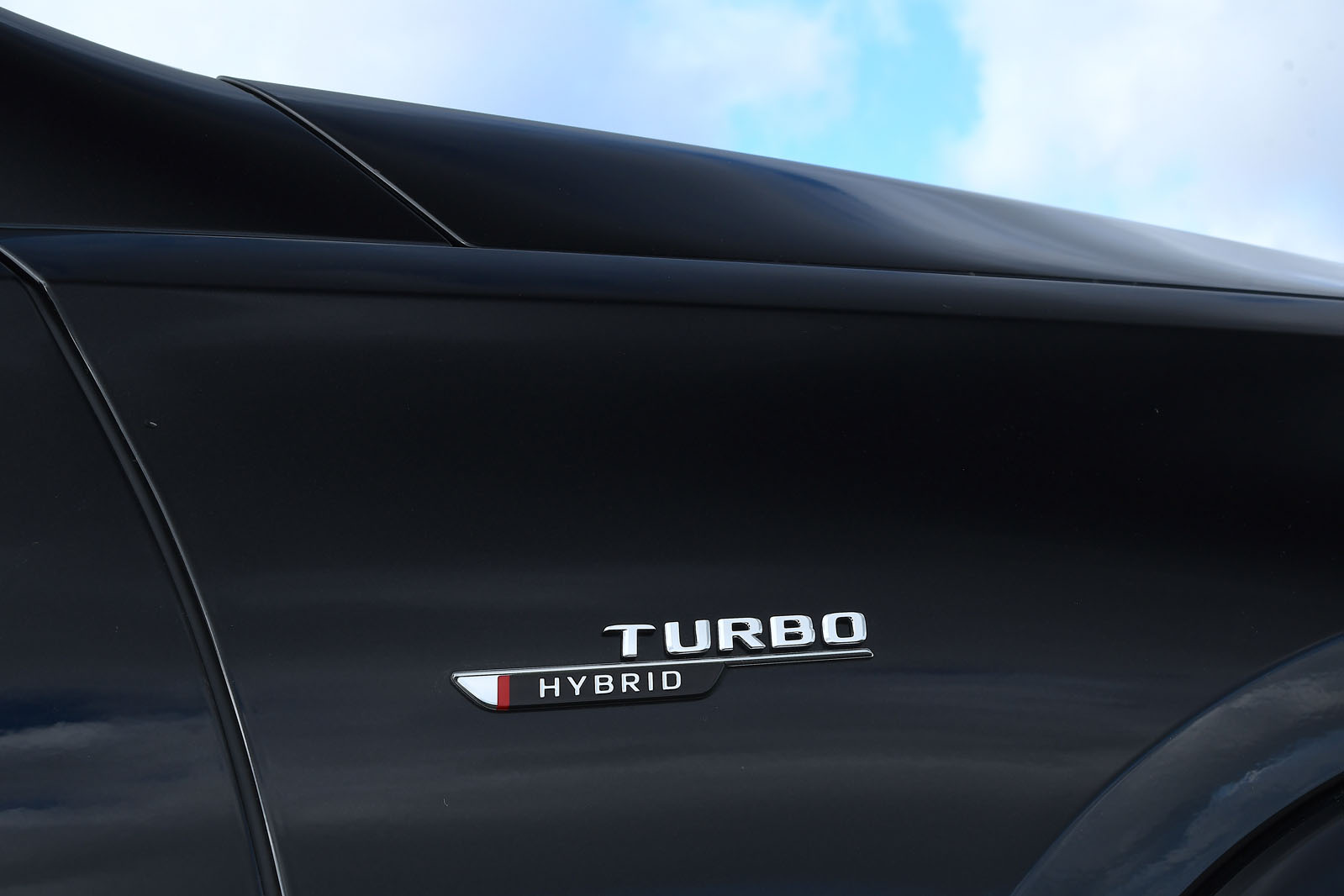 Merc GLE 53 AMG Turbo Hybrid 2025 Review détail de l'aile 8198 Merc GLE 53 AMG Turbo Hybrid 2025 Review wing detail 8198