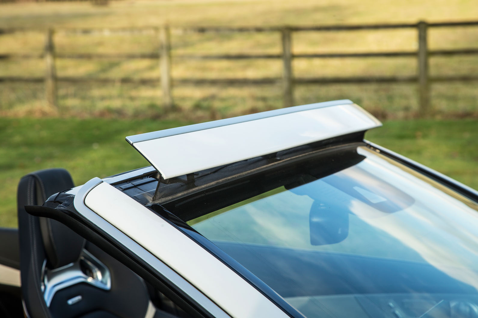 Mercedes-AMG C 63 Cabriolet front wind deflector