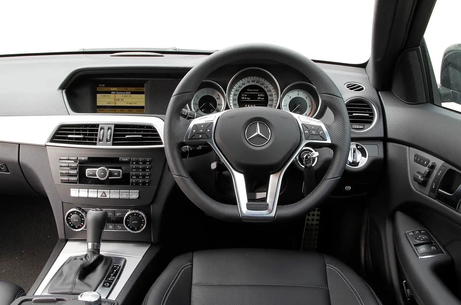 Mercedes-Benz C-Class Coupé dashboard