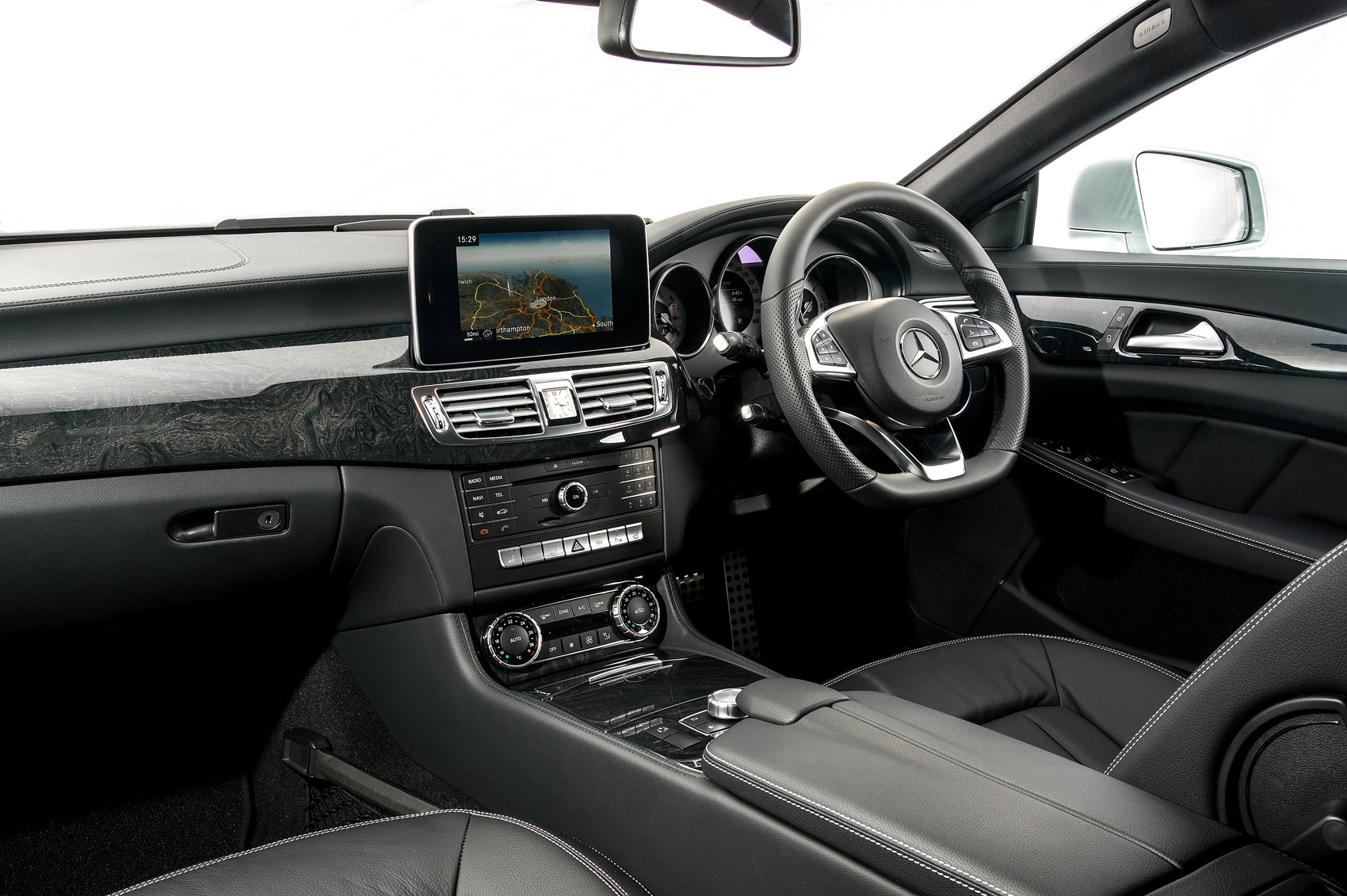 Mercedes-Benz CLS Shooting Brake interior