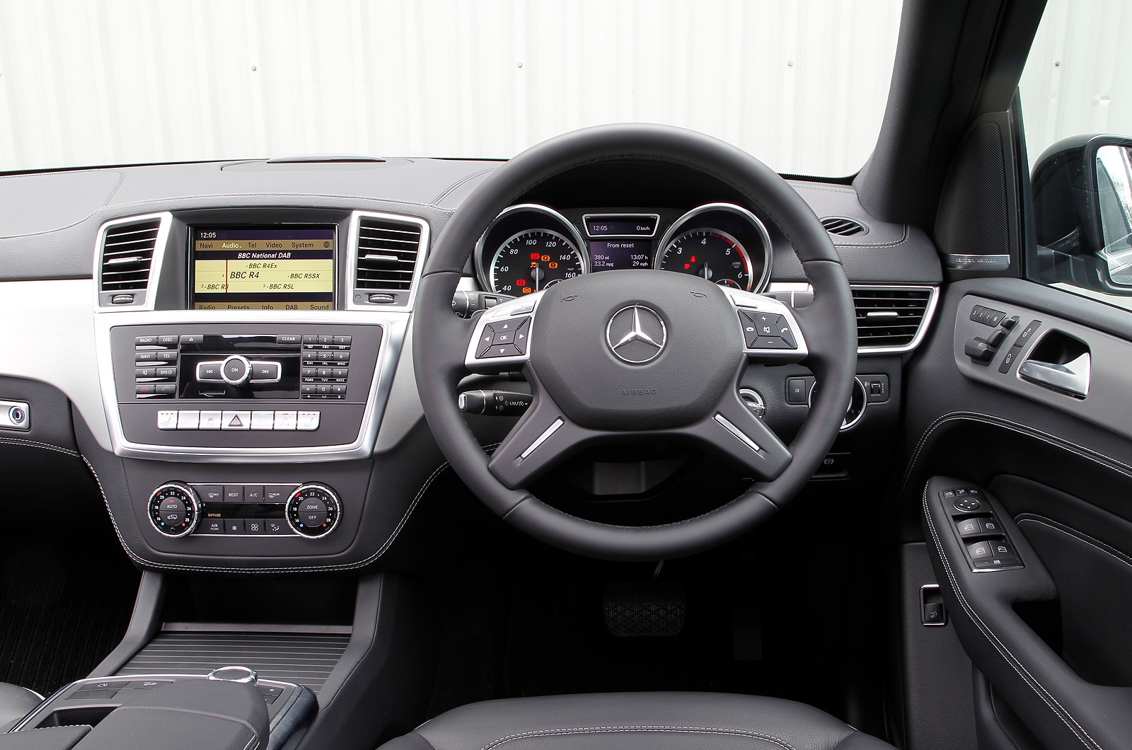 Mercedes-Benz M-Class dashboard