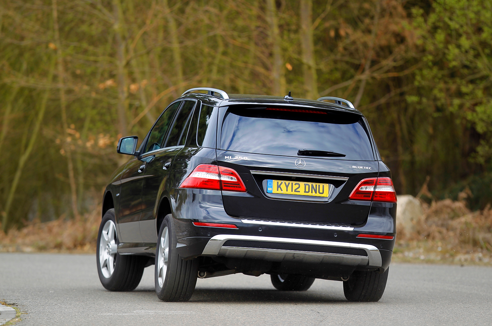 Mercedes-Benz M-Class rear cornering